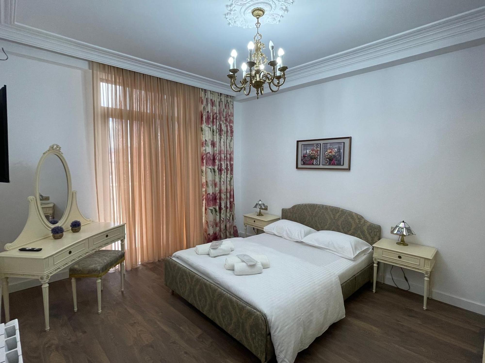 Picasso Apartment Кутаиси Экстерьер фото