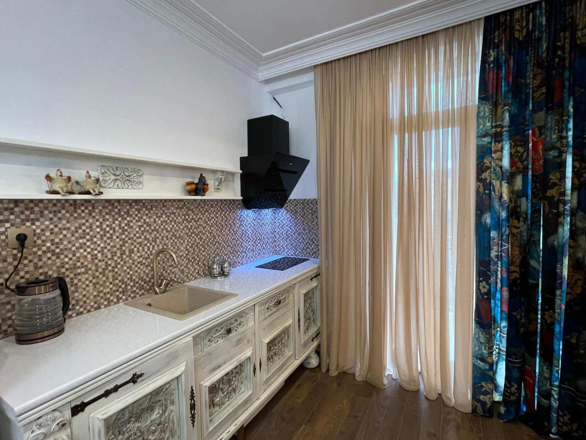 Picasso Apartment Кутаиси Экстерьер фото